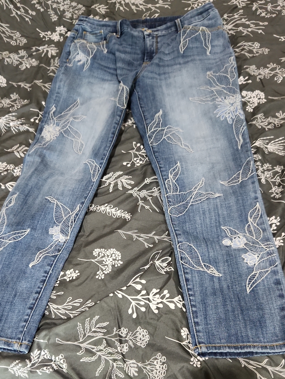 Embroidered Ankle Jean sz 1.5